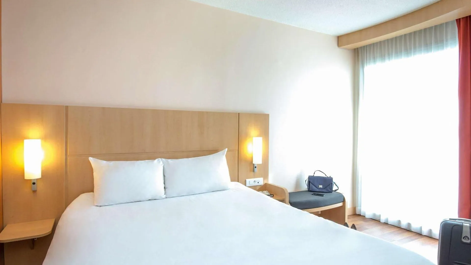Ibis Cavaillon Portes Du Luberon Hotel France